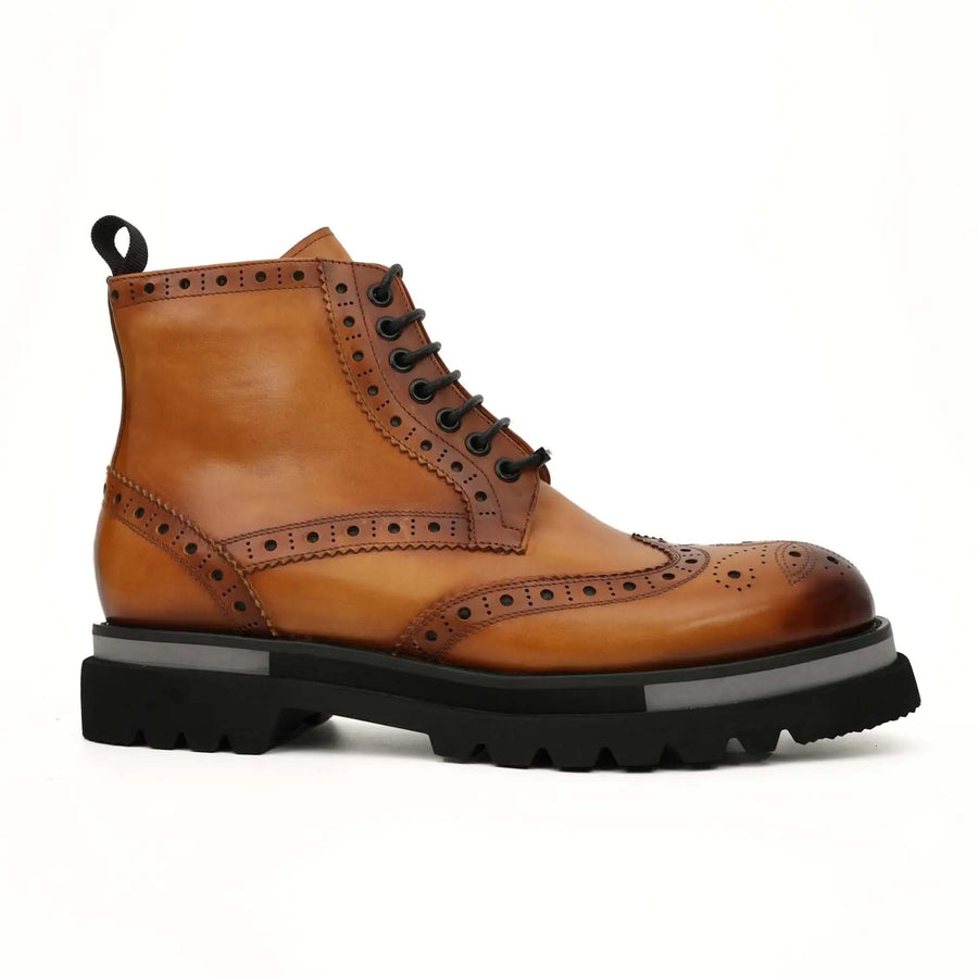Stivaletti stringati brogue color cognac