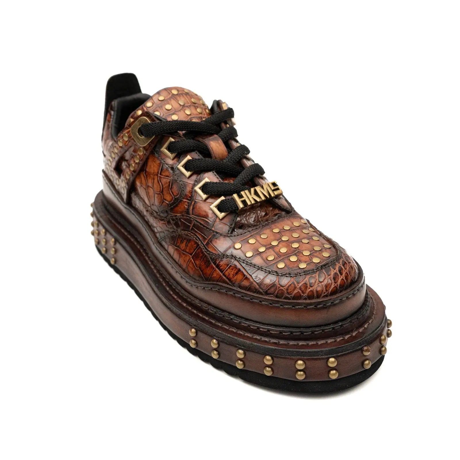 أحذية رياضية منصة مزينة بجلد تمساح النيل بلون الكونياك