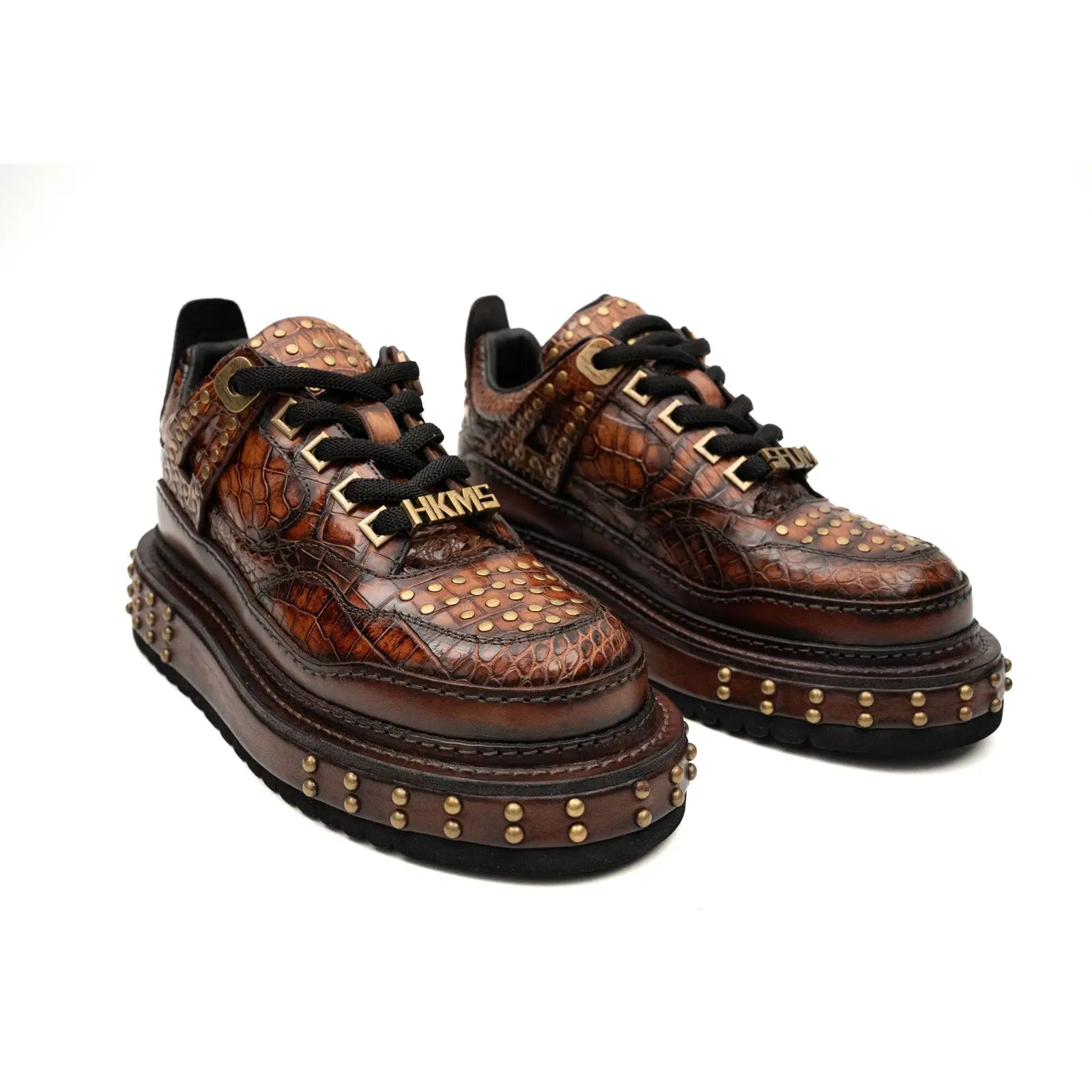 أحذية رياضية منصة مزينة بجلد تمساح النيل بلون الكونياك