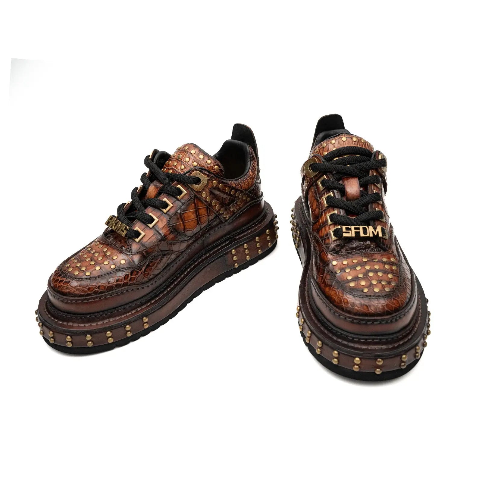 أحذية رياضية منصة مزينة بجلد تمساح النيل بلون الكونياك