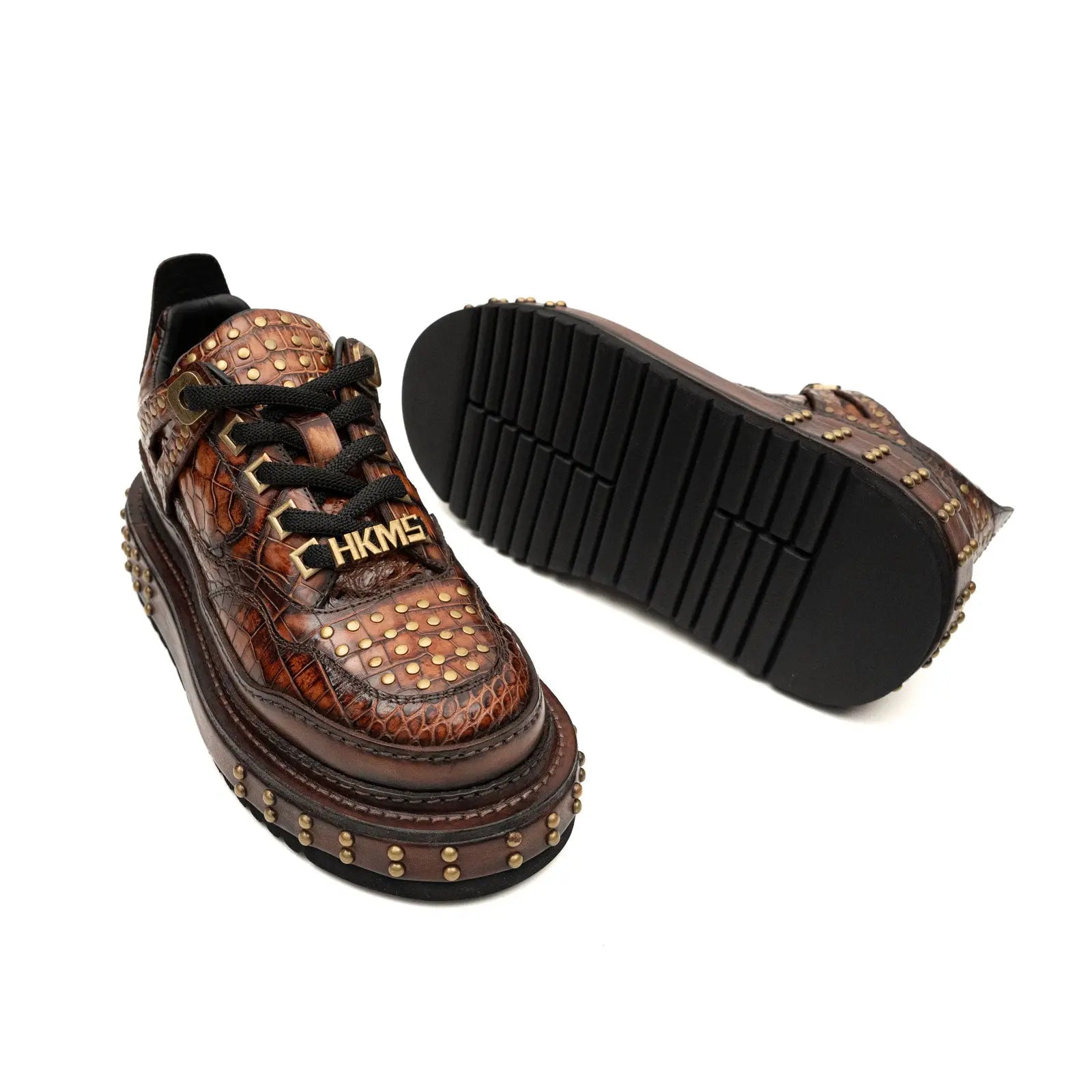 أحذية رياضية منصة مزينة بجلد تمساح النيل بلون الكونياك