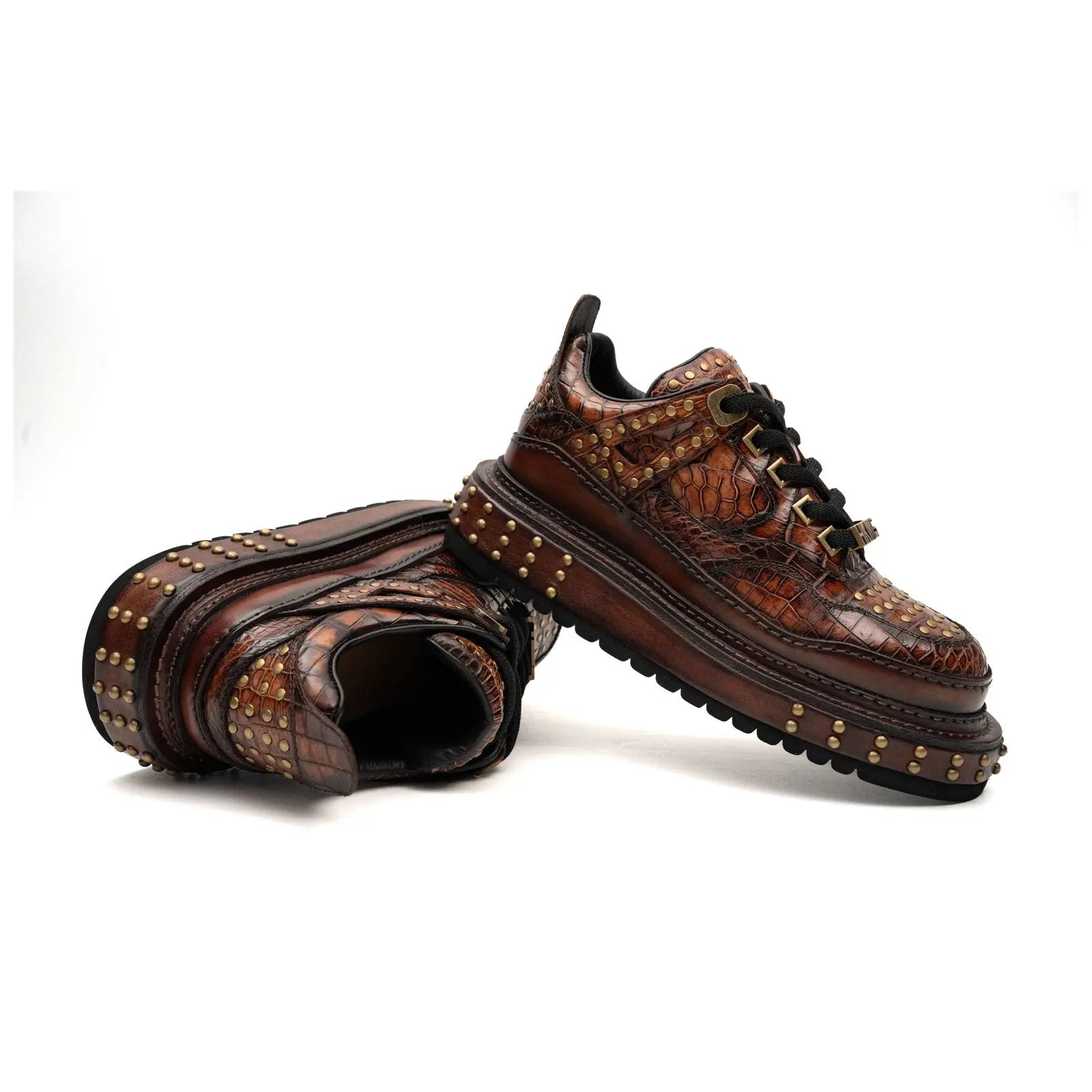 أحذية رياضية منصة مزينة بجلد تمساح النيل بلون الكونياك