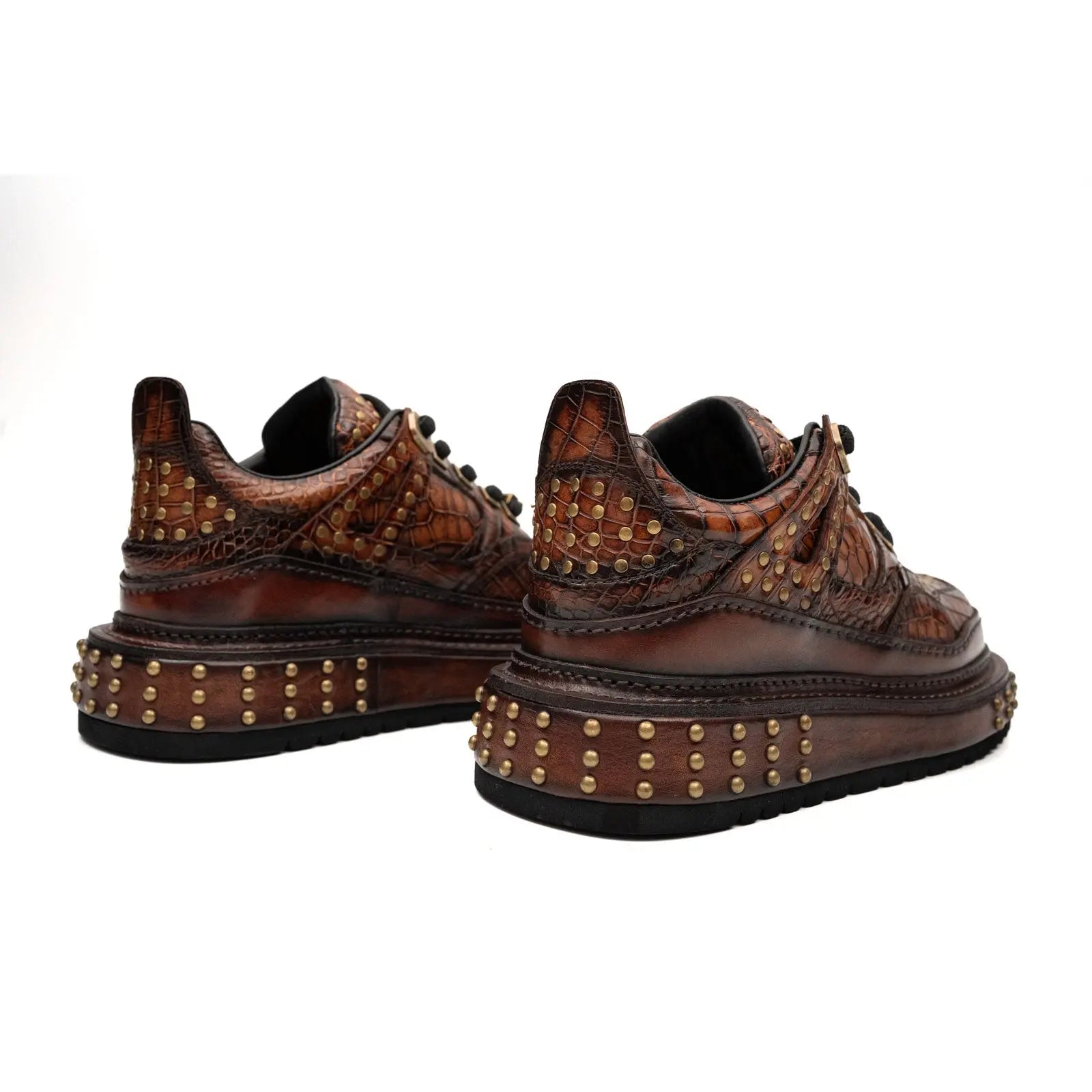 أحذية رياضية منصة مزينة بجلد تمساح النيل بلون الكونياك