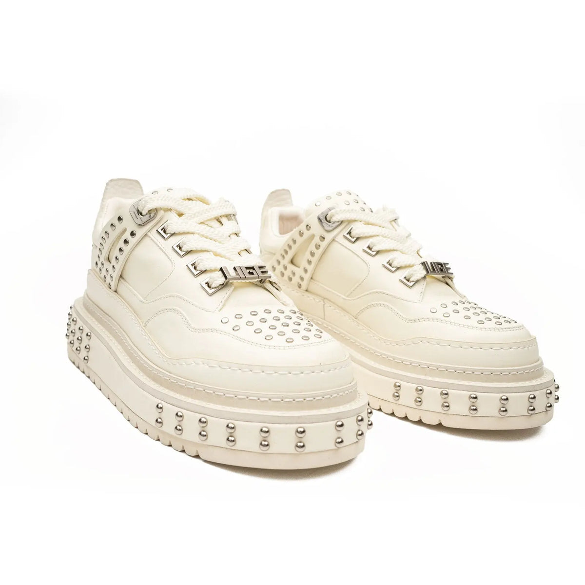 Sneakers con plateau e borchie color avorio