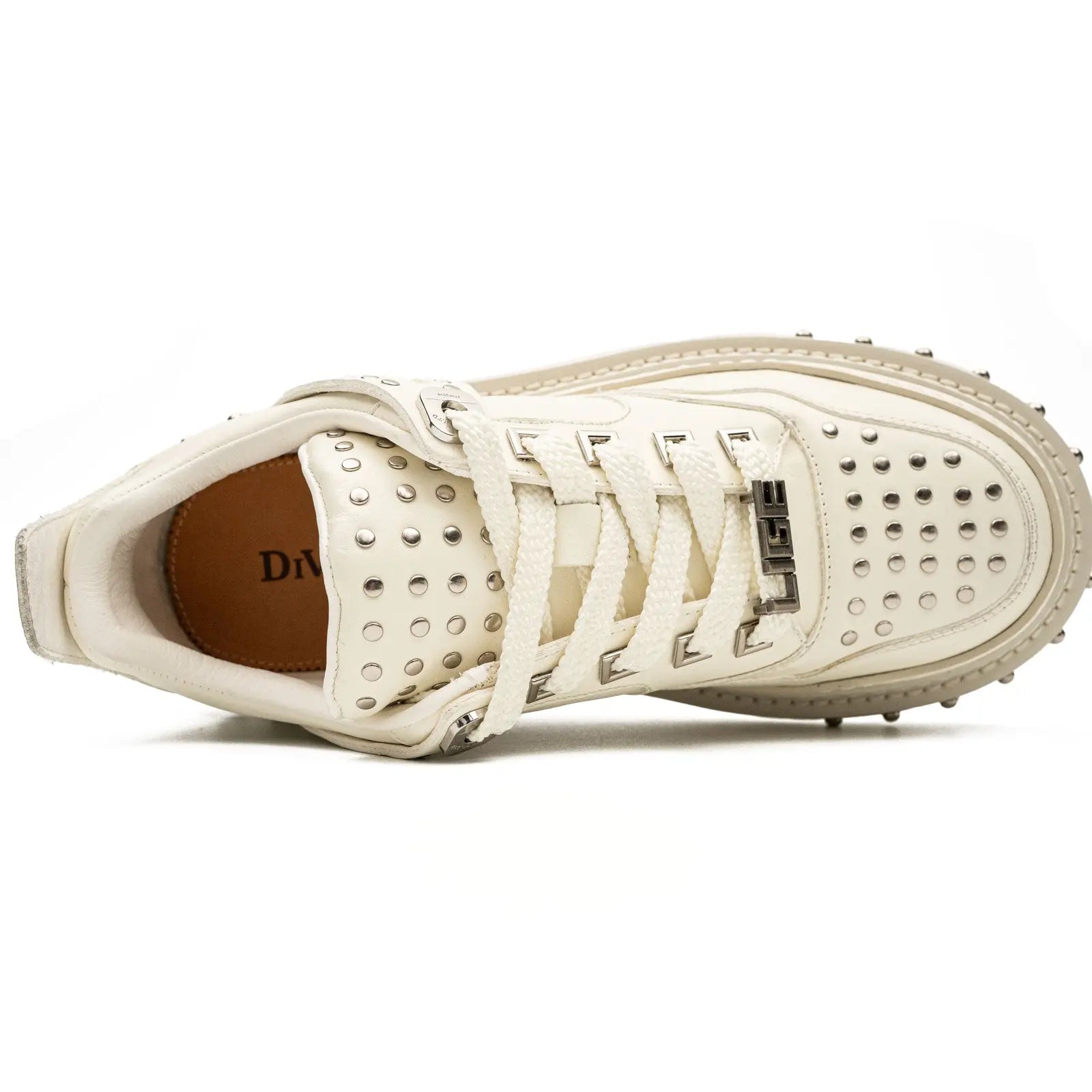 Sneakers con plateau e borchie color avorio
