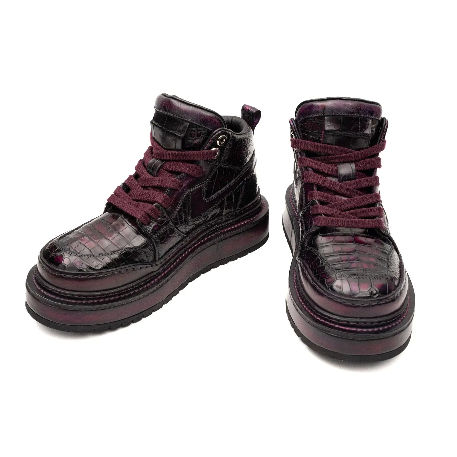 Baskets platesforme cloutées en crocodile cognac