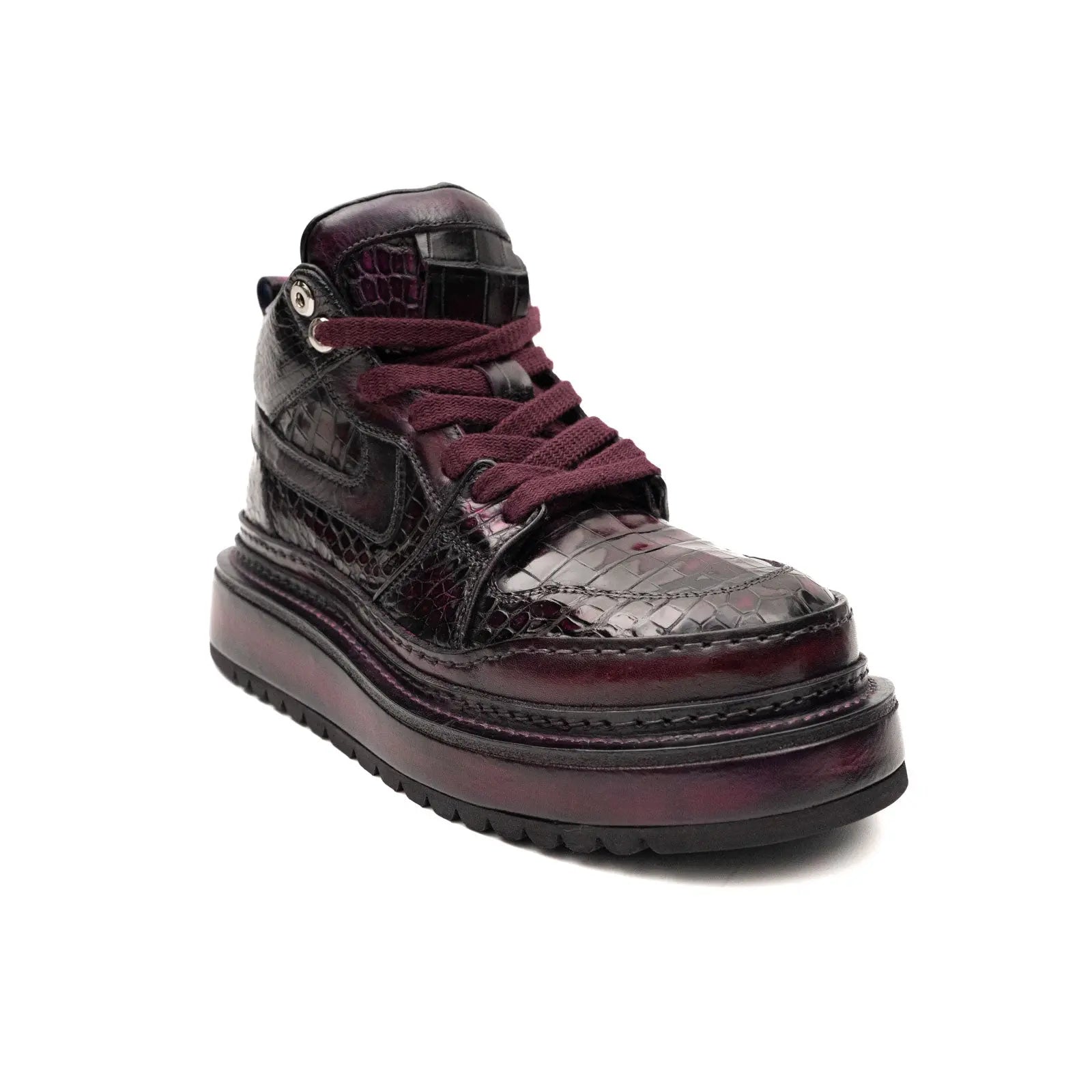 Baskets platesforme cloutées en crocodile cognac