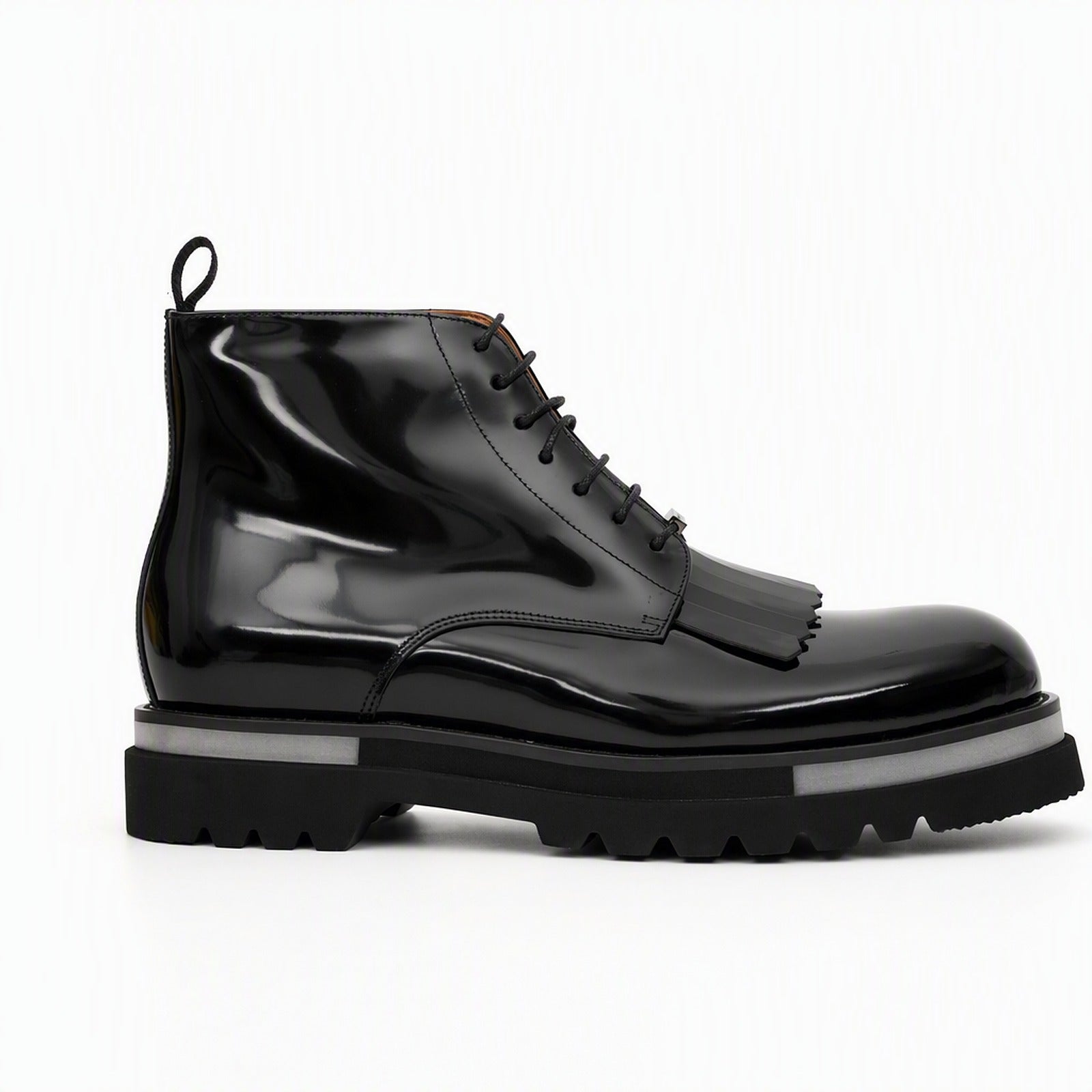 Schwarze Lackleder-Stiefel mit Fransen und Stollensohle