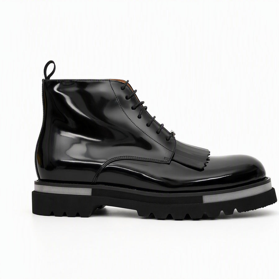 Schwarze Lackleder-Stiefel mit Fransen und Stollensohle