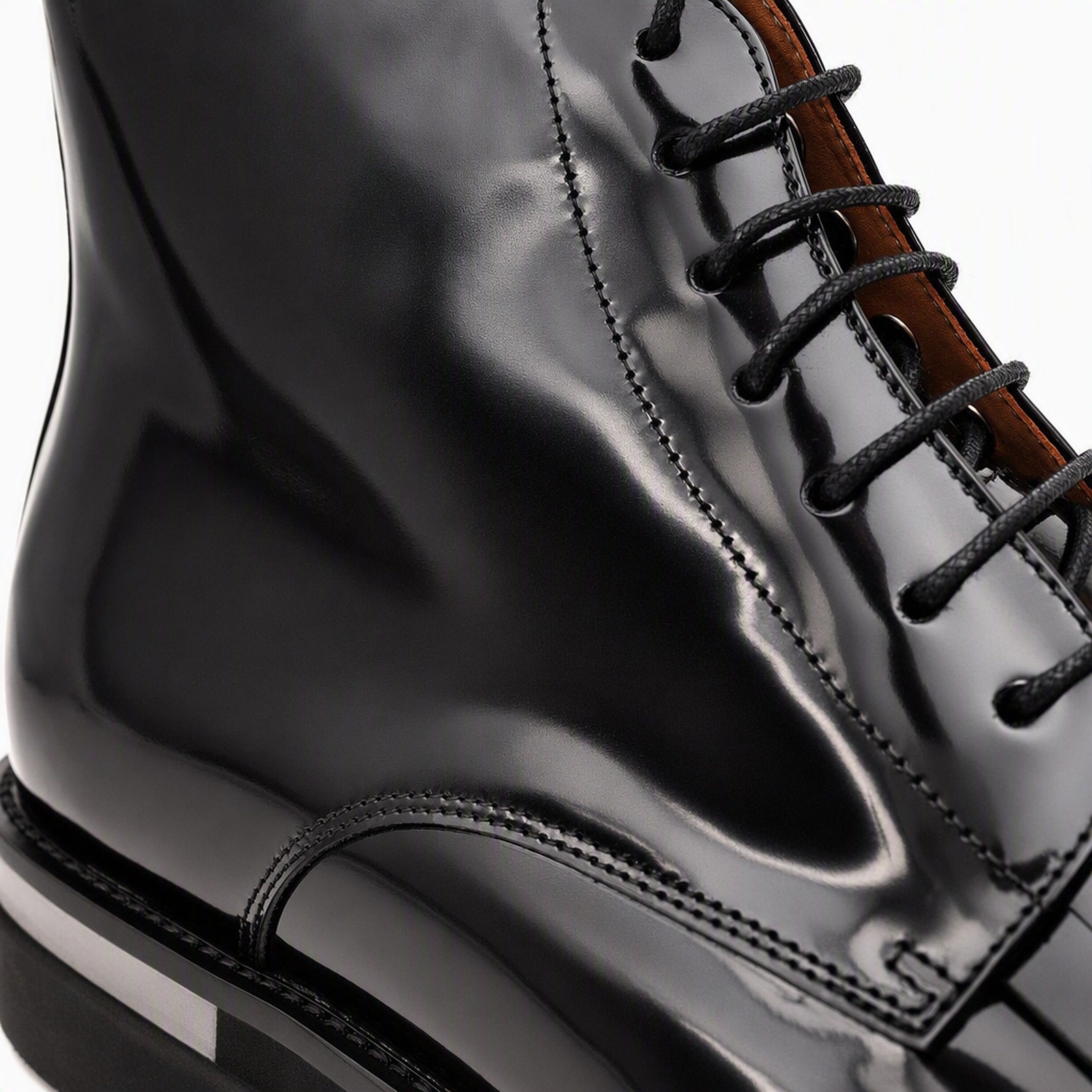 Schwarze Lackleder-Stiefel mit Fransen und Stollensohle