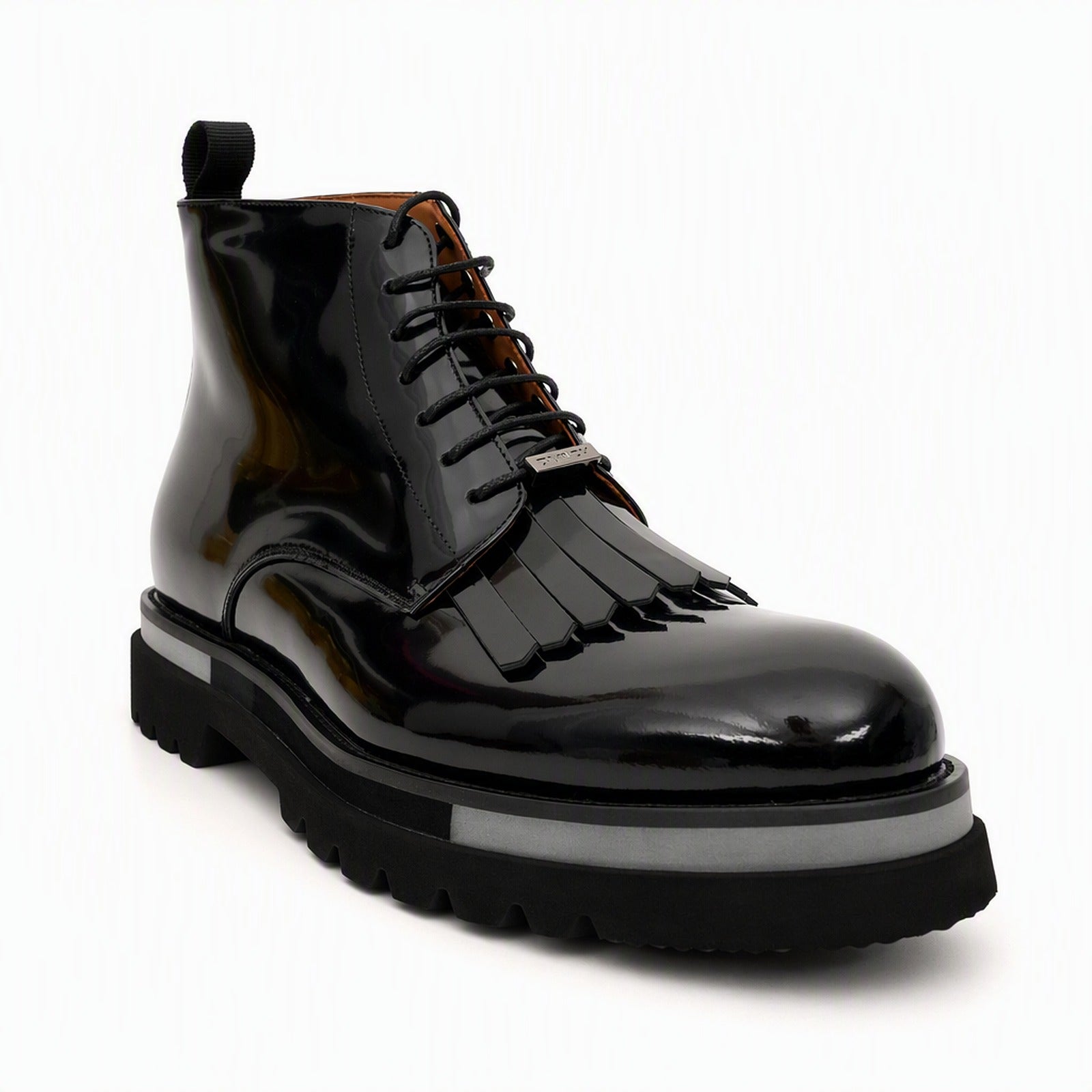 Schwarze Lackleder-Stiefel mit Fransen und Stollensohle
