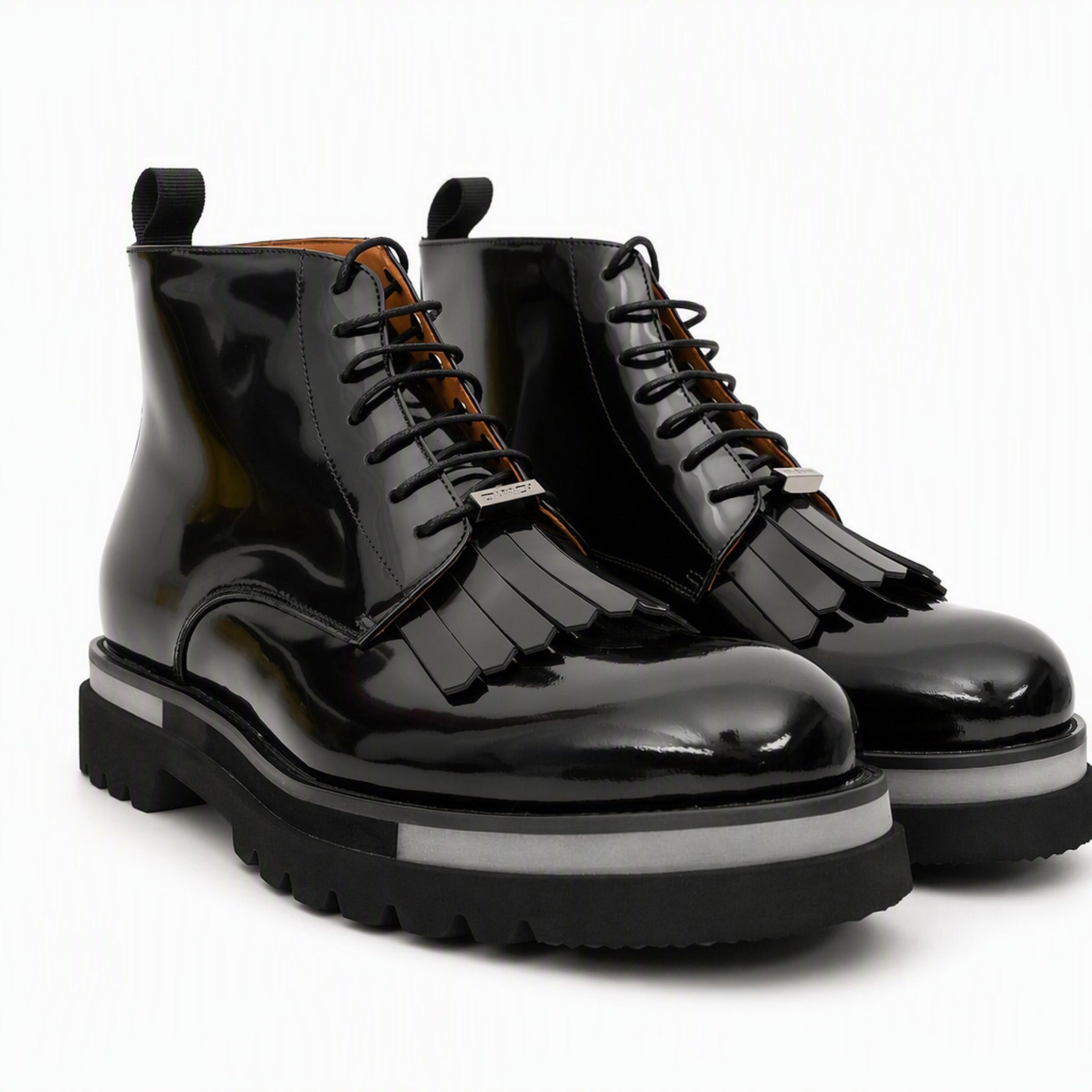 Schwarze Lackleder-Stiefel mit Fransen und Stollensohle