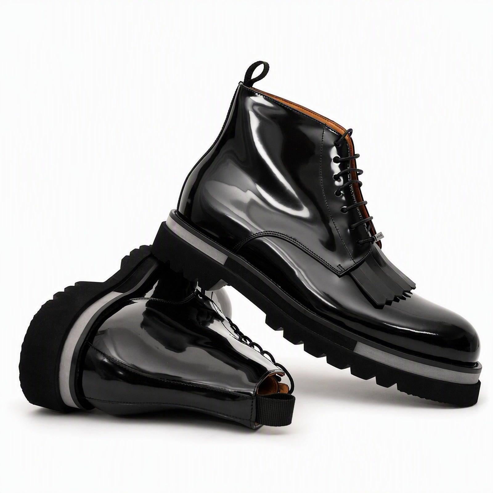 Schwarze Lackleder-Stiefel mit Fransen und Stollensohle