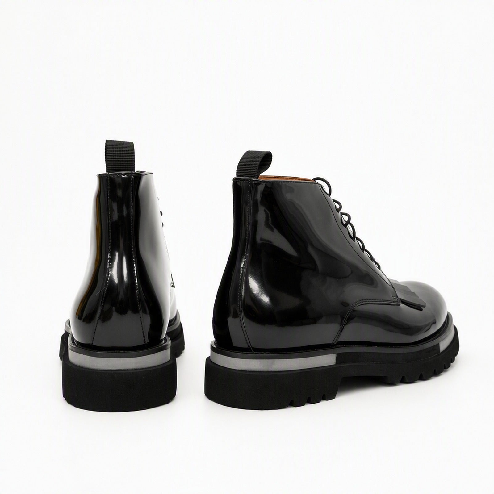 Schwarze Lackleder-Stiefel mit Fransen und Stollensohle