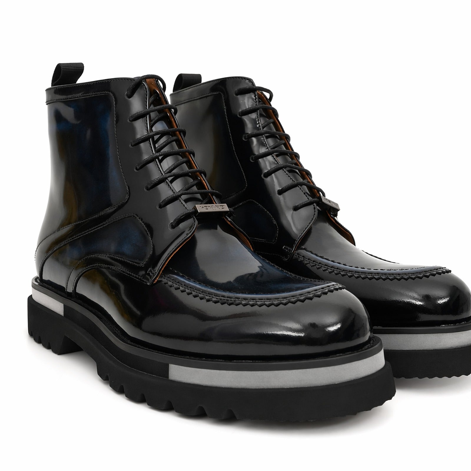 Schwarze Lackleder-Schnürstiefel