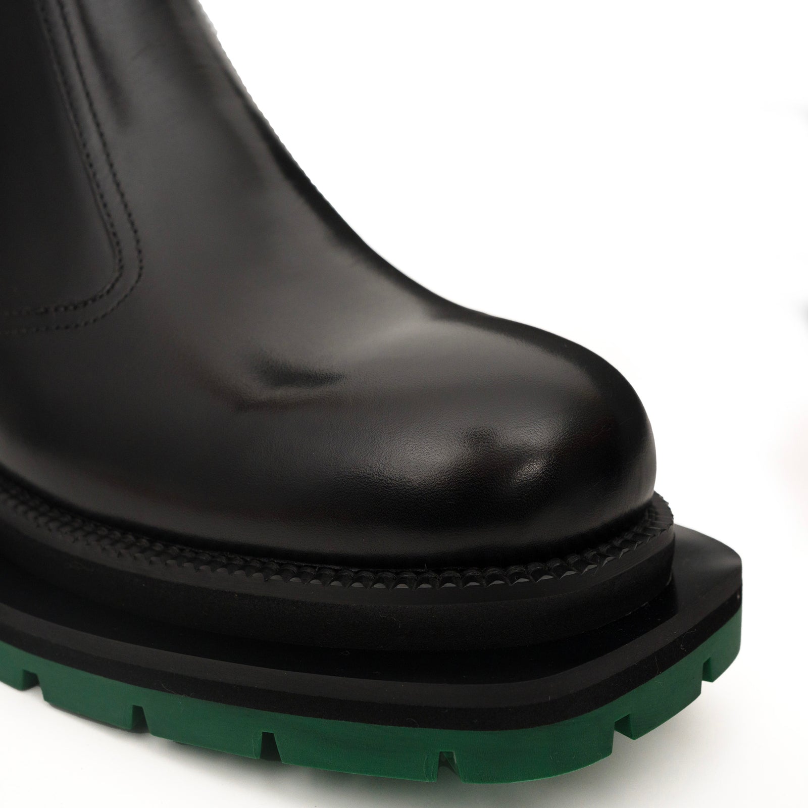 Bottines Chelsea noires à brogues avec semelle à crampons