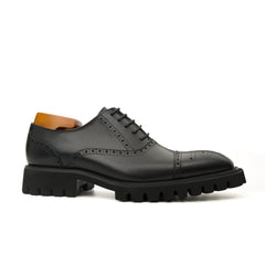 Goldbrauner glänzender Wingtip-Derby-Schuh mit Profilsohle