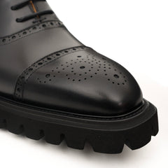 Goldbrauner glänzender Wingtip-Derby-Schuh mit Profilsohle