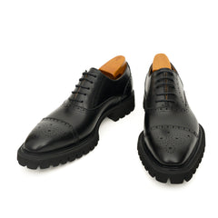 Goldbrauner glänzender Wingtip-Derby-Schuh mit Profilsohle