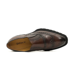 Goldbrauner glänzender Wingtip-Derby-Schuh mit Profilsohle