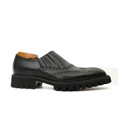 Goldbrauner glänzender Wingtip-Derby-Schuh mit Profilsohle