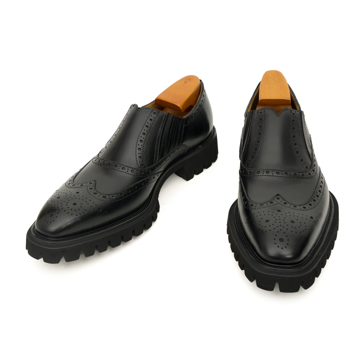 Goldbrauner glänzender Wingtip-Derby-Schuh mit Profilsohle