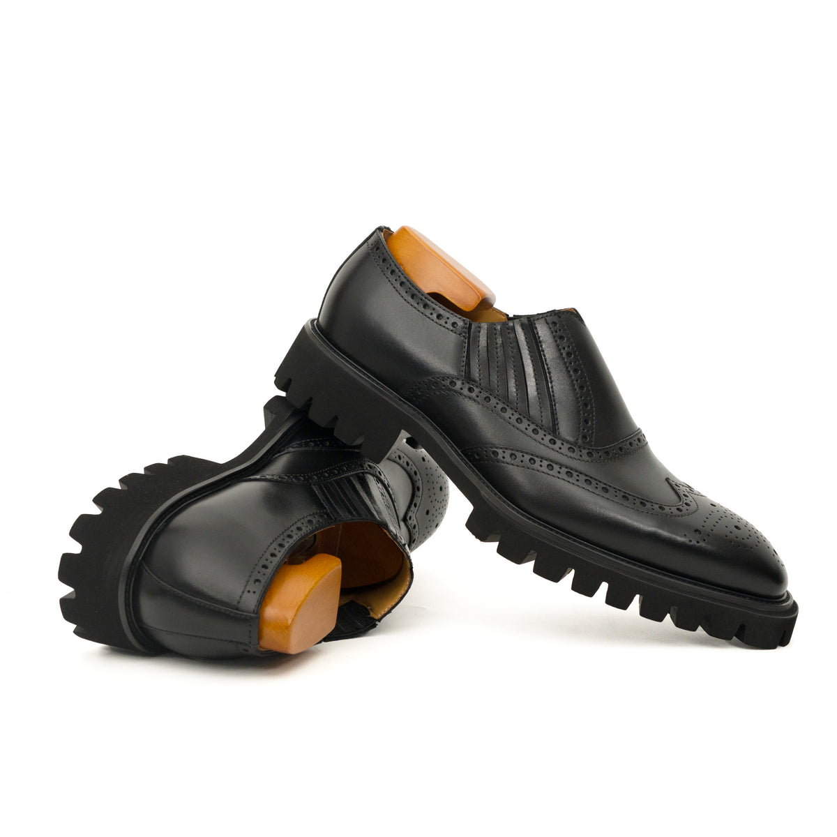 Goldbrauner glänzender Wingtip-Derby-Schuh mit Profilsohle