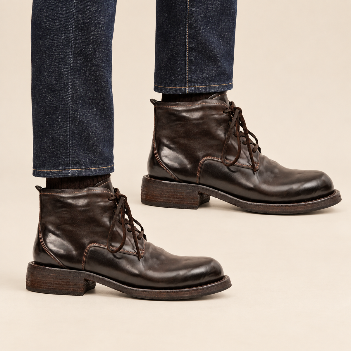 DIVINCH 262310A coffee washed horse leather plain-toe ankle boots on foot