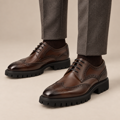 DIVINCH 6762C Dark Brown Glossy Lug-Sole Wingtip Derby Shoe on foot