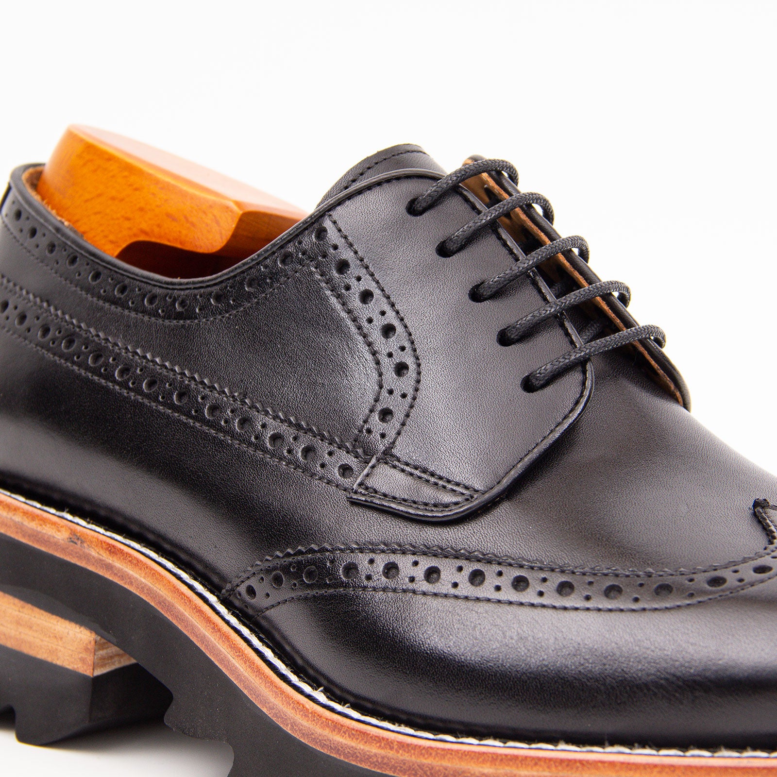 Calfskin Brogue Derby Shoes with Unique Leather Black