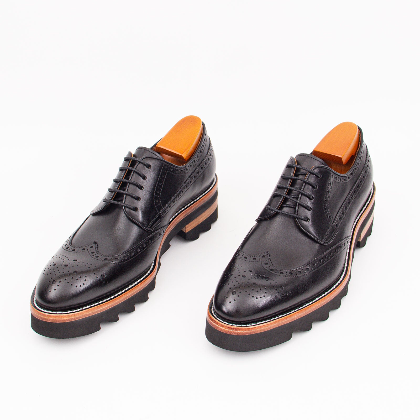 Calfskin Brogue Derby Shoes with Unique Leather Black