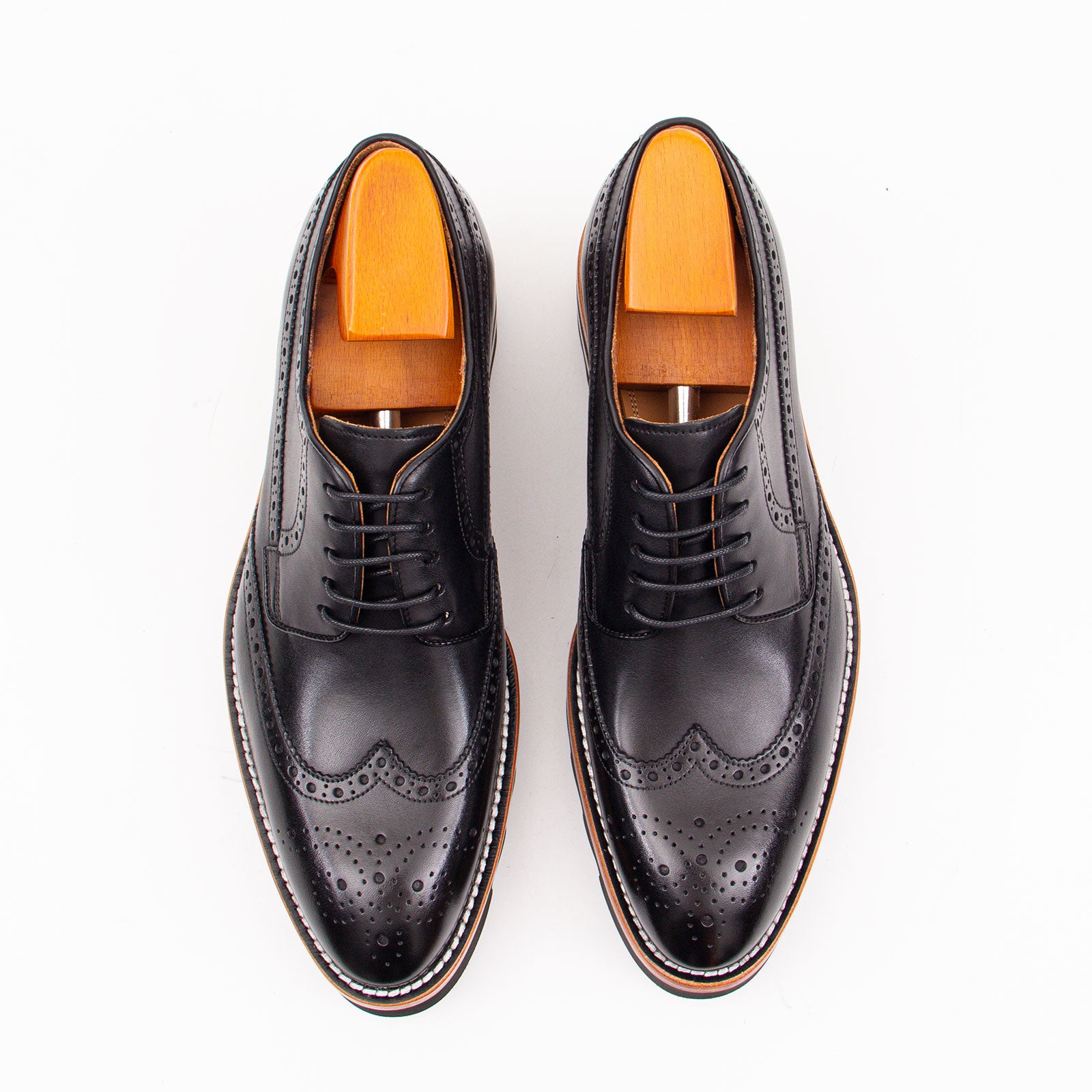 Calfskin Brogue Derby Shoes with Unique Leather Black