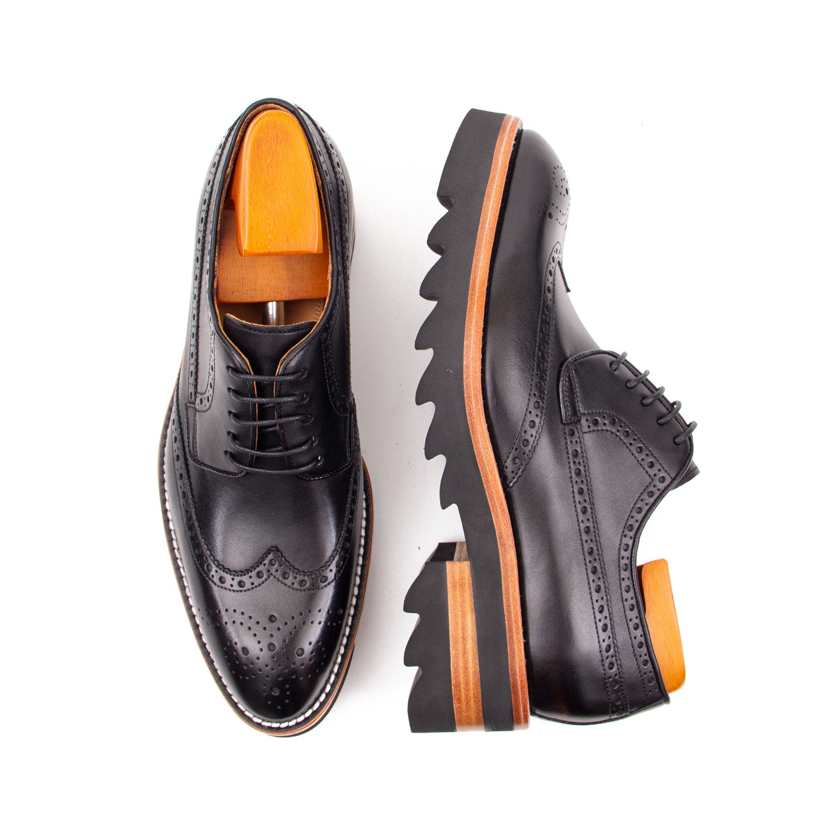 Calfskin Brogue Derby Shoes with Unique Leather Black