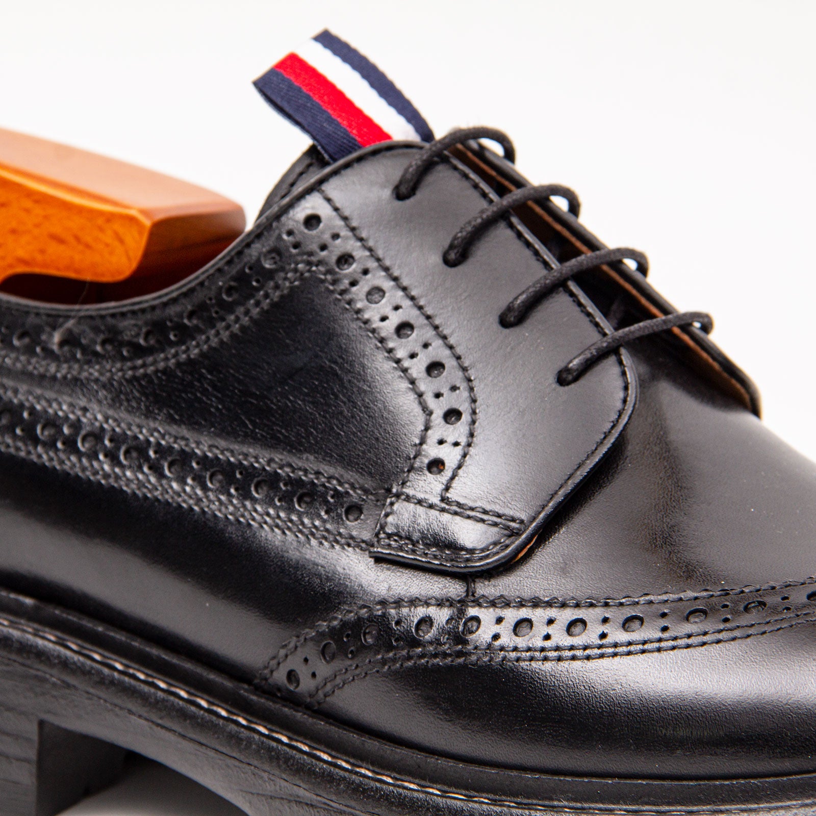 Schwarze Brogue-Derby-Schuhe