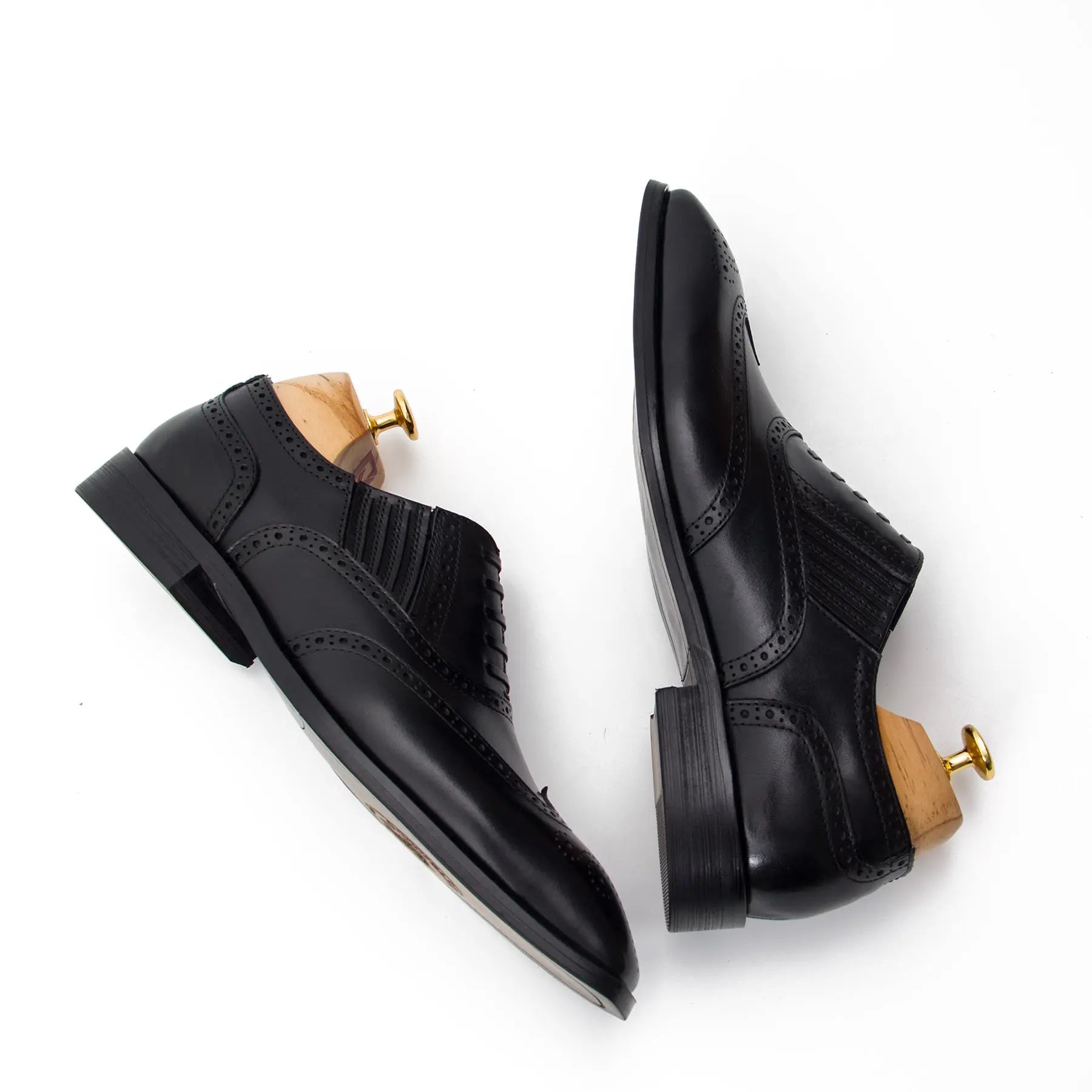 Black wingtip dress shoes - Divinch