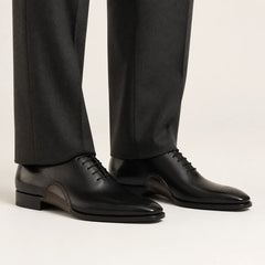 Medallion Seam Oxford on foot, warm off-white studio