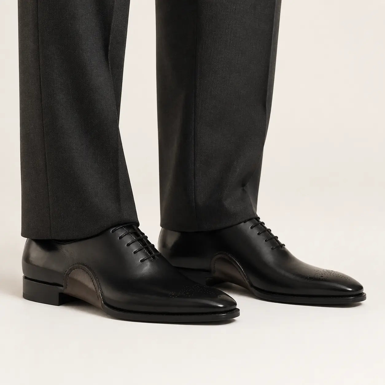Medallion Seam Oxford on foot, warm off-white studio