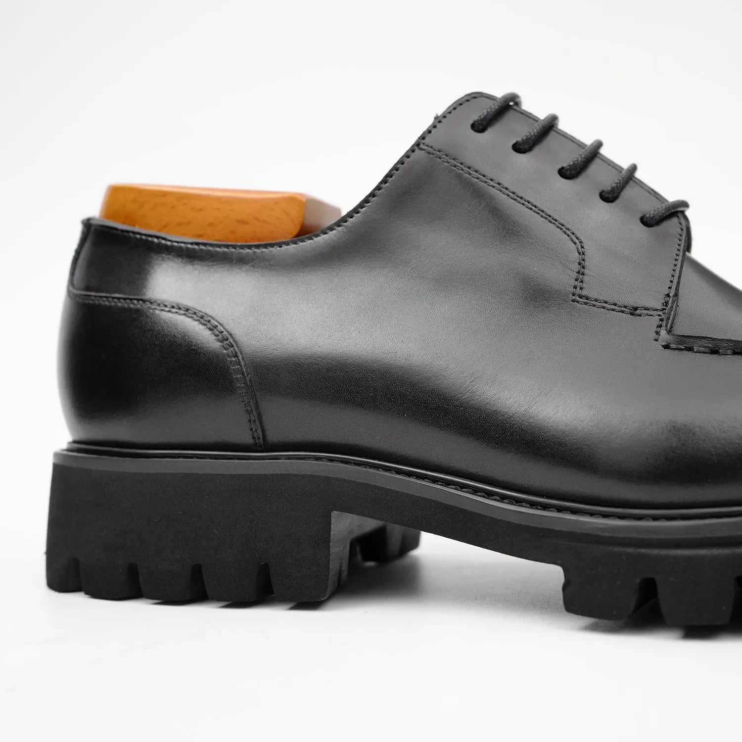 Men's Classic Black Derby Leather Shoes with Lug Sole Divinch
