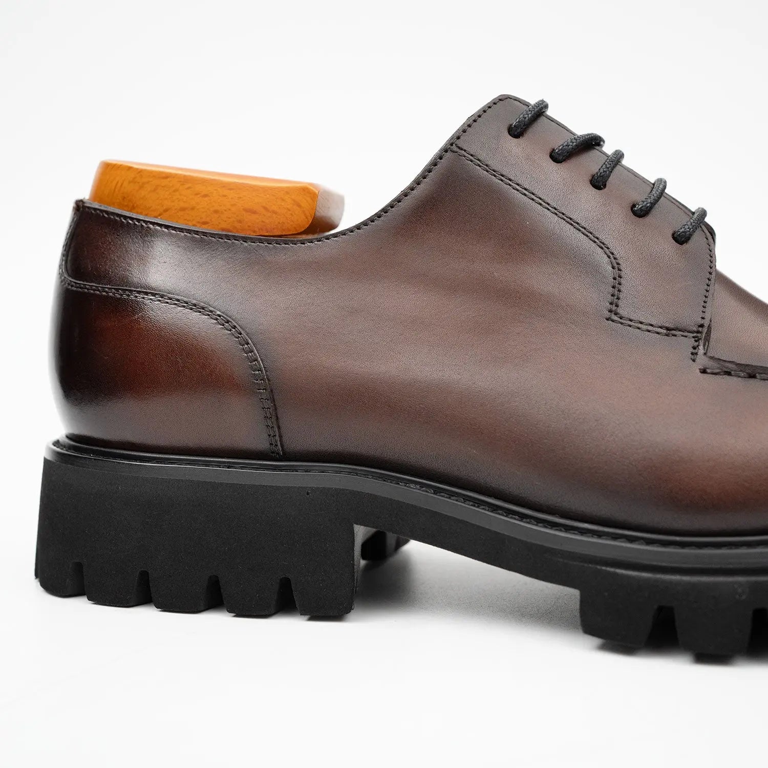 Men's Classic Brown Derby Leather Shoes with Lug Sole Divinch