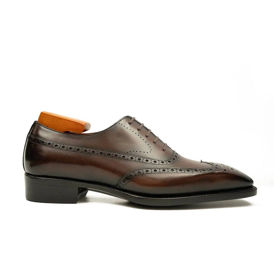 Sapatos Oxford Brogue com Ponta Asa Marrom para Homens
