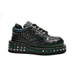 Sneaker con plateau e borchie effetto coccodrillo