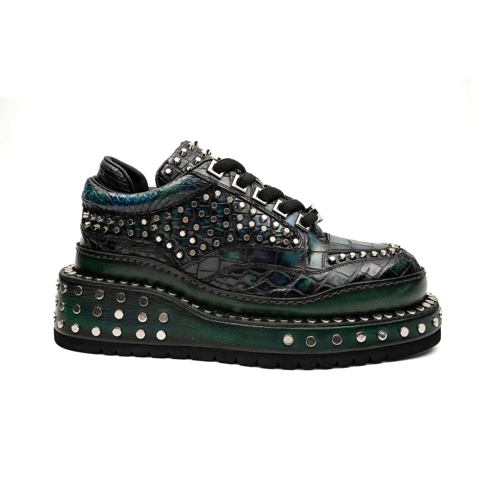 Sneaker con plateau e borchie effetto coccodrillo