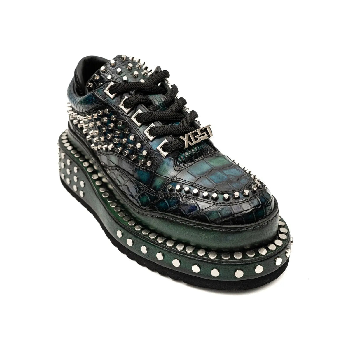 Sneaker con plateau e borchie effetto coccodrillo