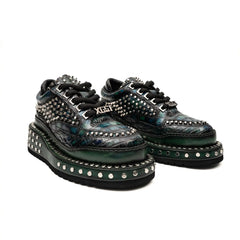 Sneaker con plateau e borchie effetto coccodrillo