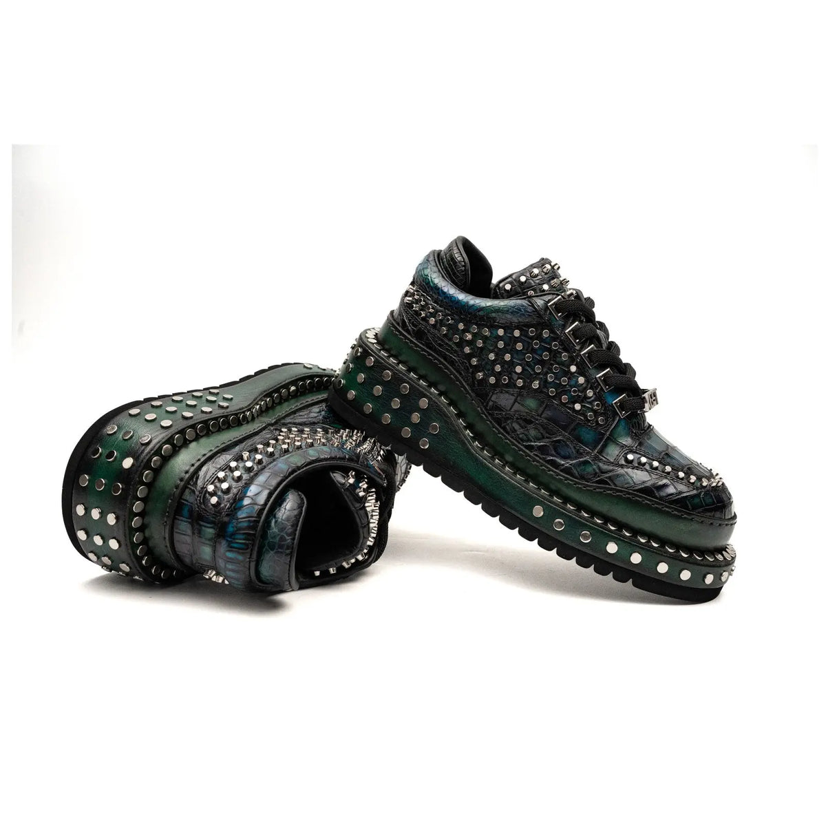 Sneaker con plateau e borchie effetto coccodrillo