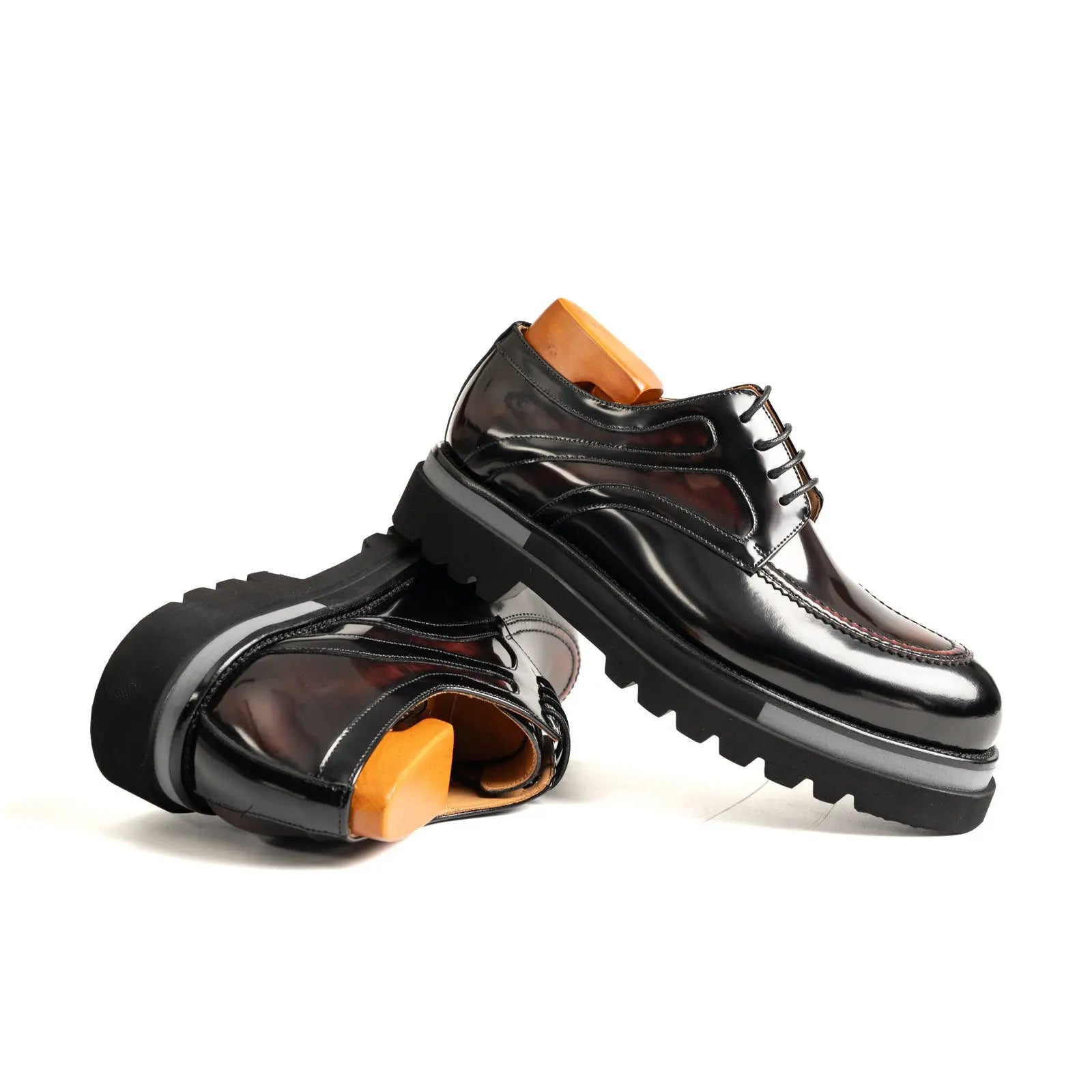 Oxblood Polished Moc-Toe Lug Derby Divinch