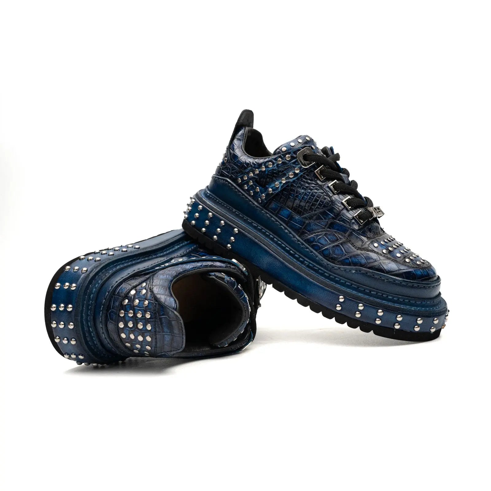 Zapatillas deportivas de plataforma con tachuelas de cocodrilo color medianoche