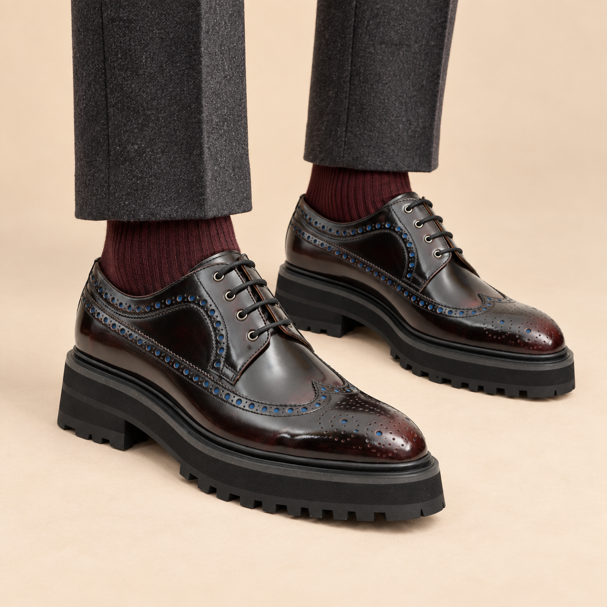 DIVINCH 8101KE black and red shaded wingtip Derby shoe on foot